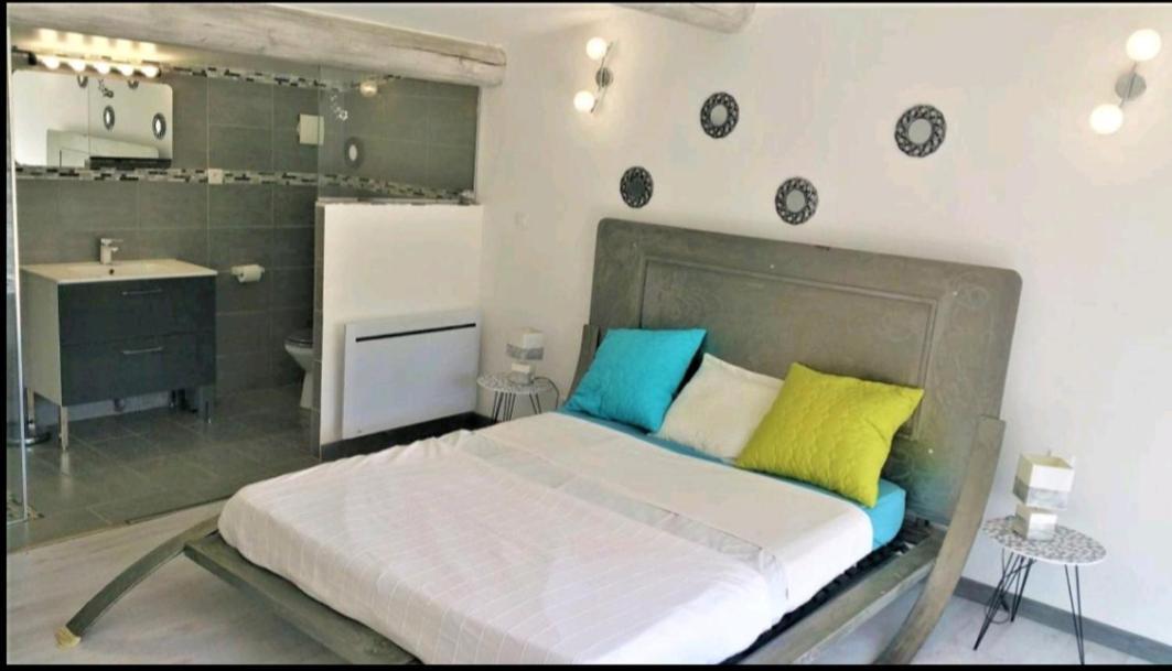 Suite Parentale Avec Petit Sejour Et Piscine Карпантра Экстерьер фото
